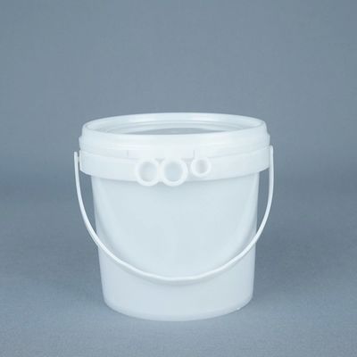 Baldes de plástico blanco apilables con tapas para almacenar alimentos
