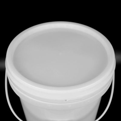 Cubo de aceite de plástico blanco a prueba de fugas con tapa resistente al calor